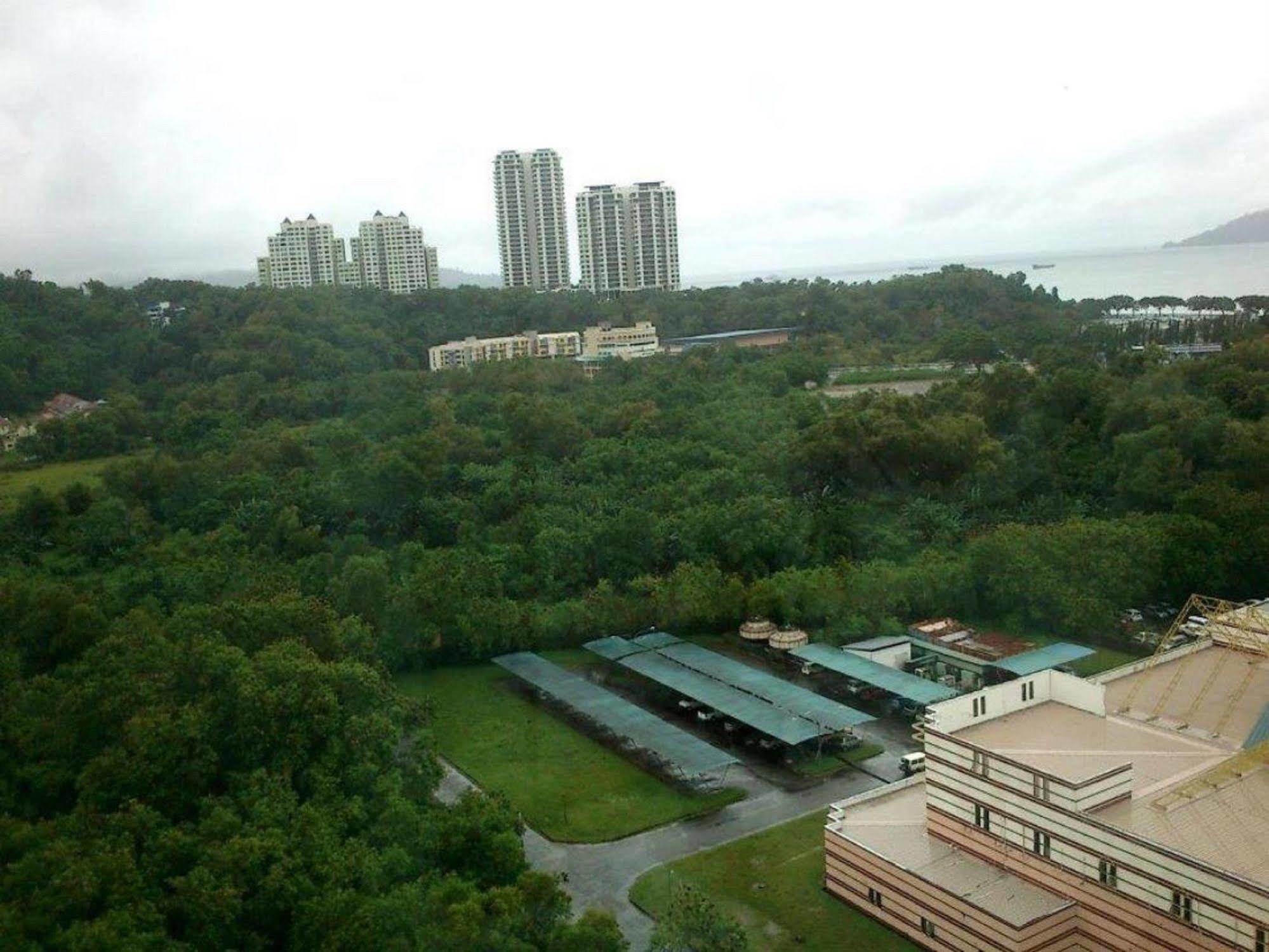 Likas Square Apartment Hotel Kota Kinabalu Eksteriør bilde
