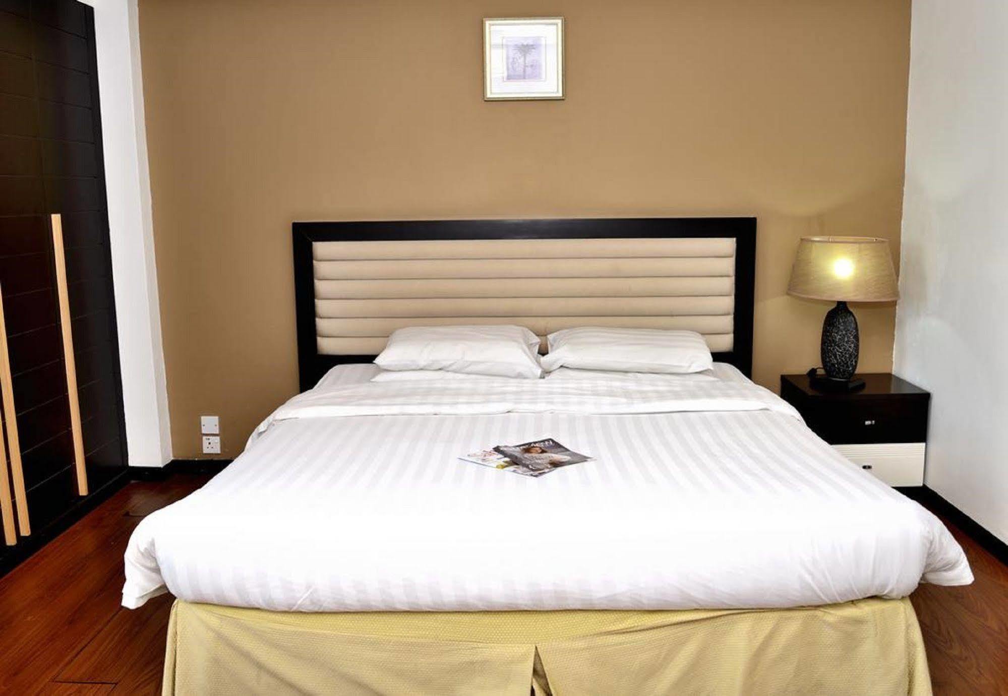 Likas Square Apartment Hotel Kota Kinabalu Eksteriør bilde